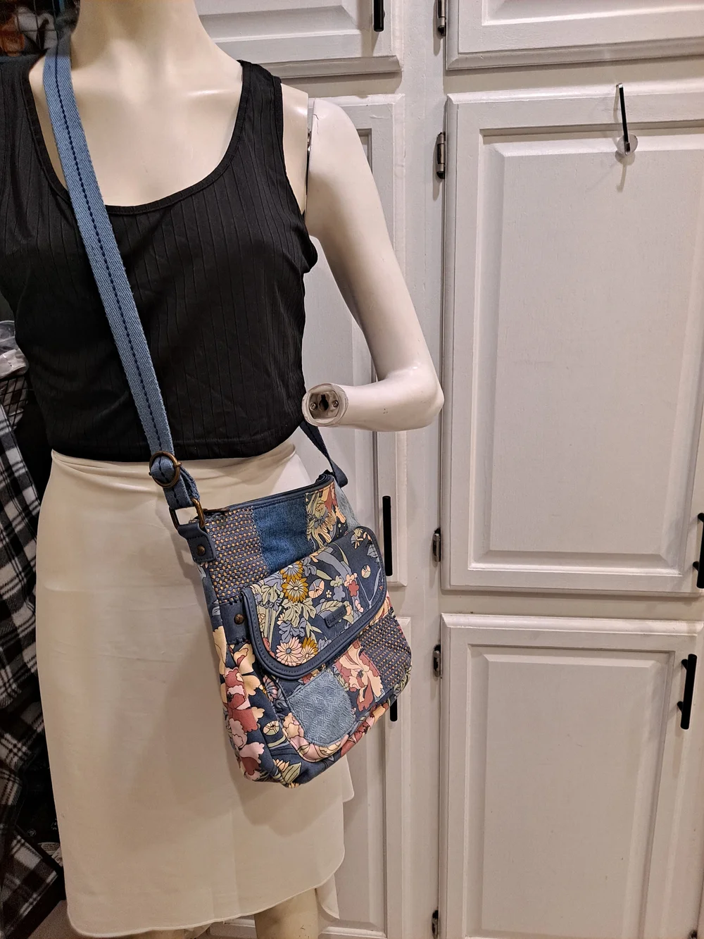 Sakroots Artist Circle Blue Floral Patchwork Cotton Crossbody Multicolor Accents - Picture 16 of 16